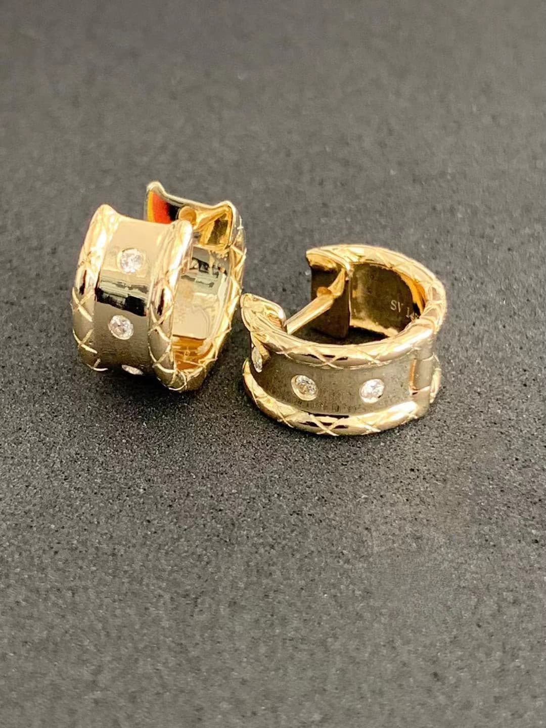 Diamond Cigar Huggies.
